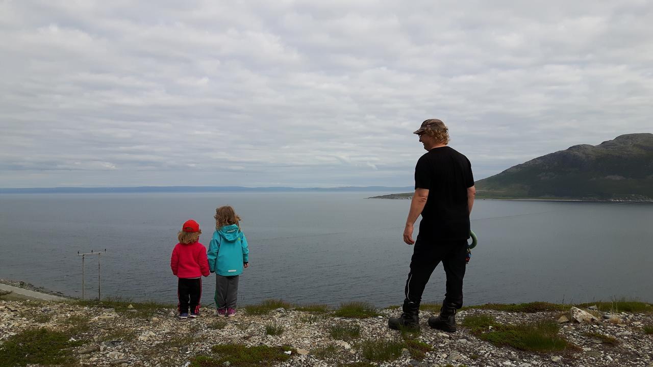 Olderfjord Turistsenter Hotel Russenes Bagian luar foto